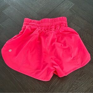 Lululemon Women’s track that lip gloss 3” shorts